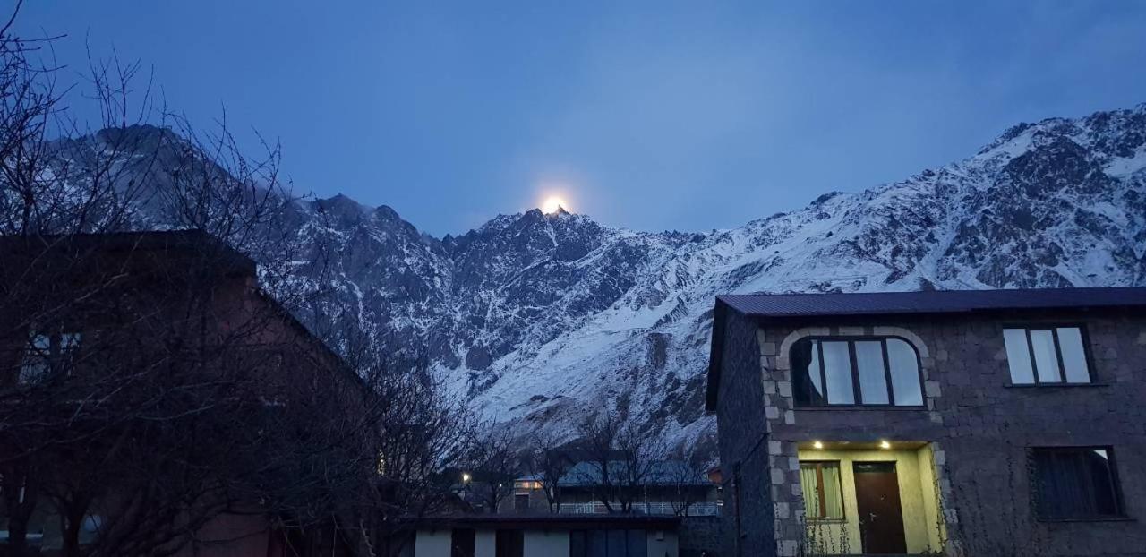 Guest House Sandro Stepantsminda Exterior foto